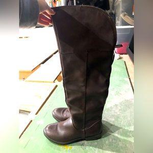 Knee high brown boot size 6